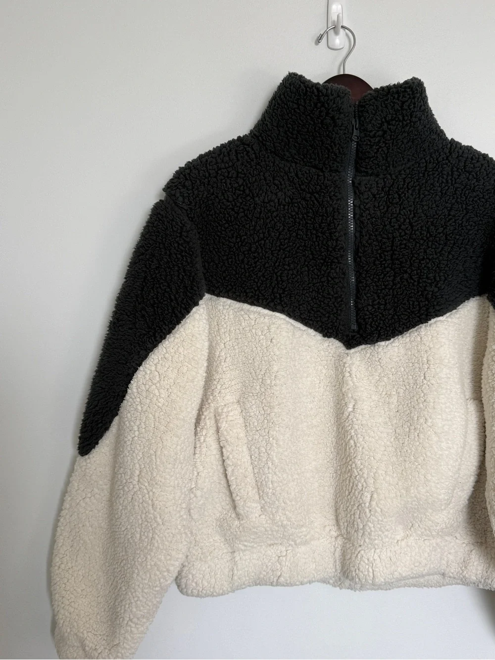 Two-Tone Sherpa Pullover Jacket in Black & Cream - Picture 3 of 15